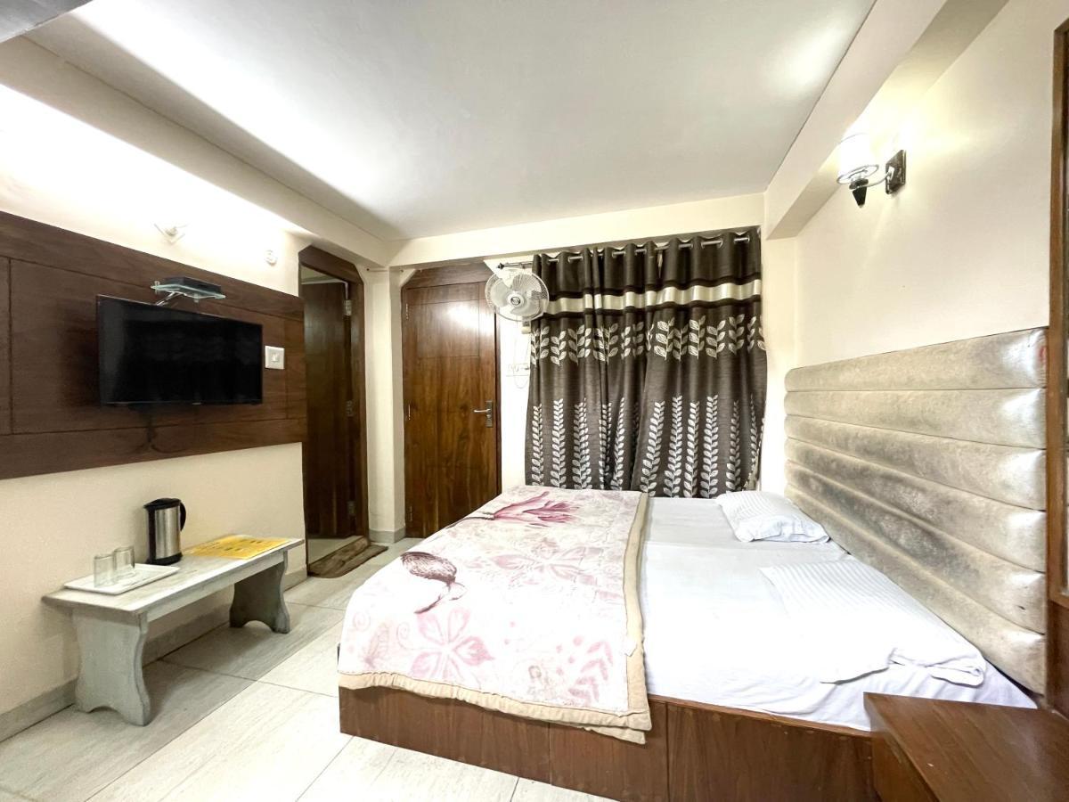 Hotel Prince ! Nainital Mall Road-Prime-Location In-Front-Of-Naini-Lake Hygiene-And-Spacious-Room Eksteriør billede