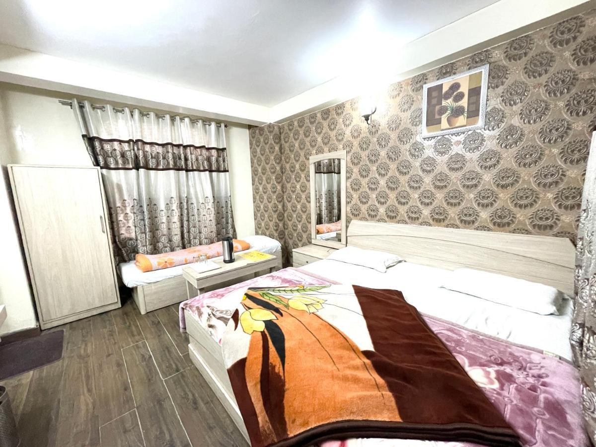 Hotel Prince ! Nainital Mall Road-Prime-Location In-Front-Of-Naini-Lake Hygiene-And-Spacious-Room Eksteriør billede