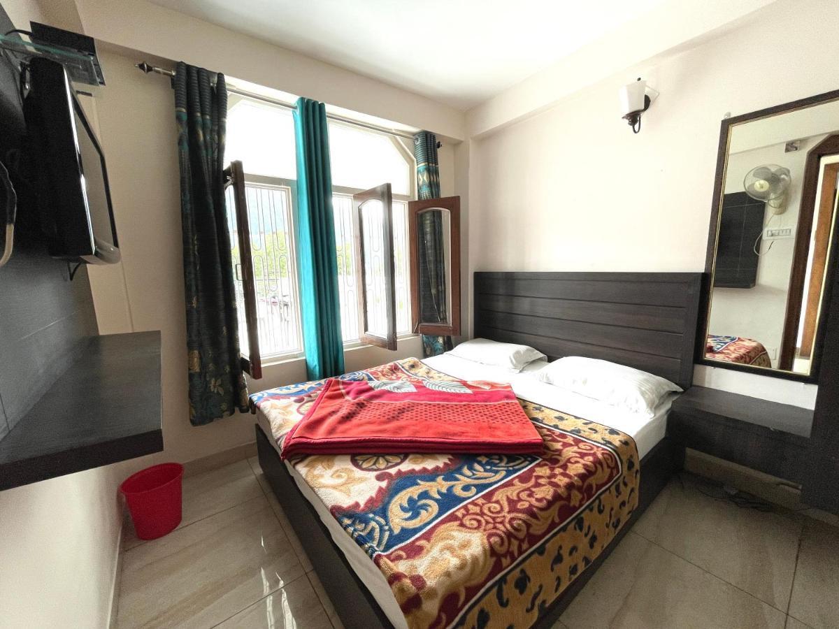 Hotel Prince ! Nainital Mall Road-Prime-Location In-Front-Of-Naini-Lake Hygiene-And-Spacious-Room Eksteriør billede