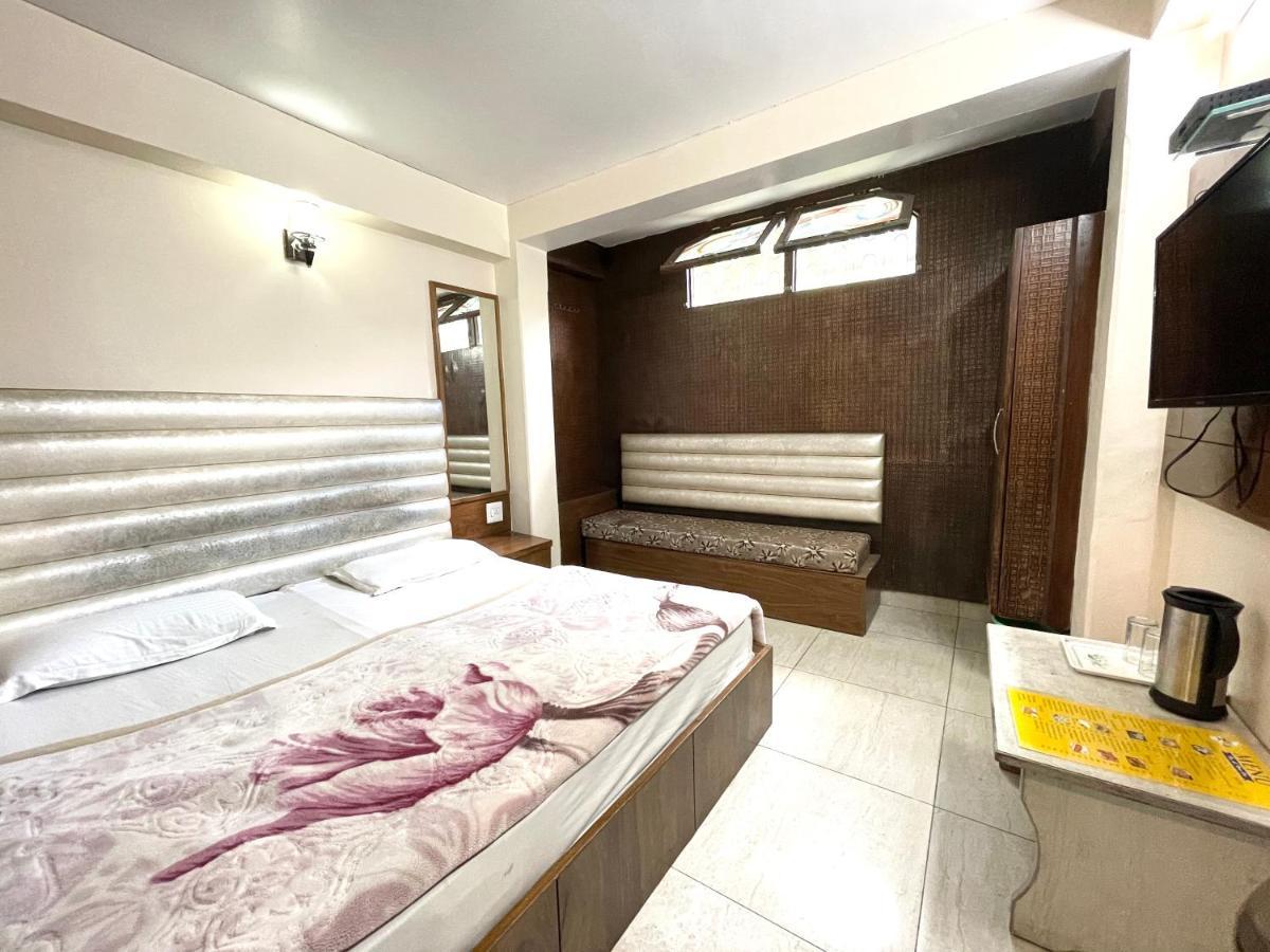 Hotel Prince ! Nainital Mall Road-Prime-Location In-Front-Of-Naini-Lake Hygiene-And-Spacious-Room Eksteriør billede