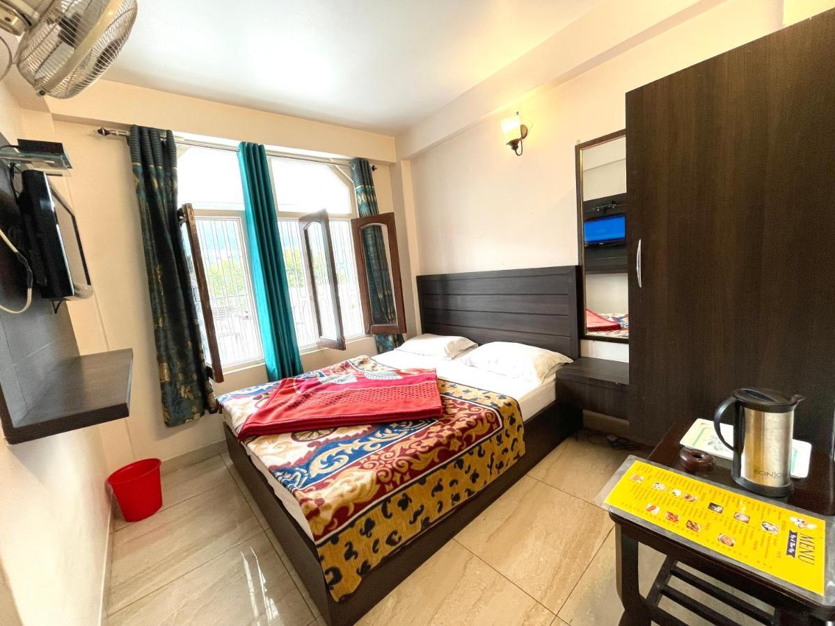 Hotel Prince ! Nainital Mall Road-Prime-Location In-Front-Of-Naini-Lake Hygiene-And-Spacious-Room Eksteriør billede