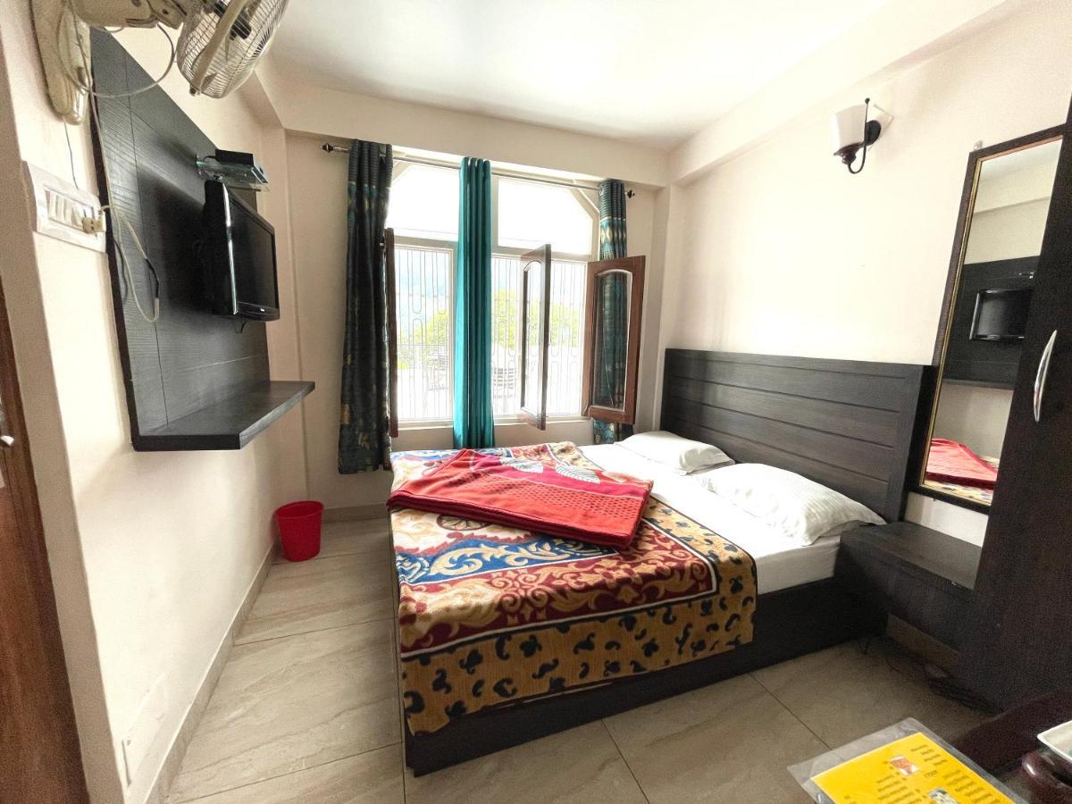 Hotel Prince ! Nainital Mall Road-Prime-Location In-Front-Of-Naini-Lake Hygiene-And-Spacious-Room Eksteriør billede