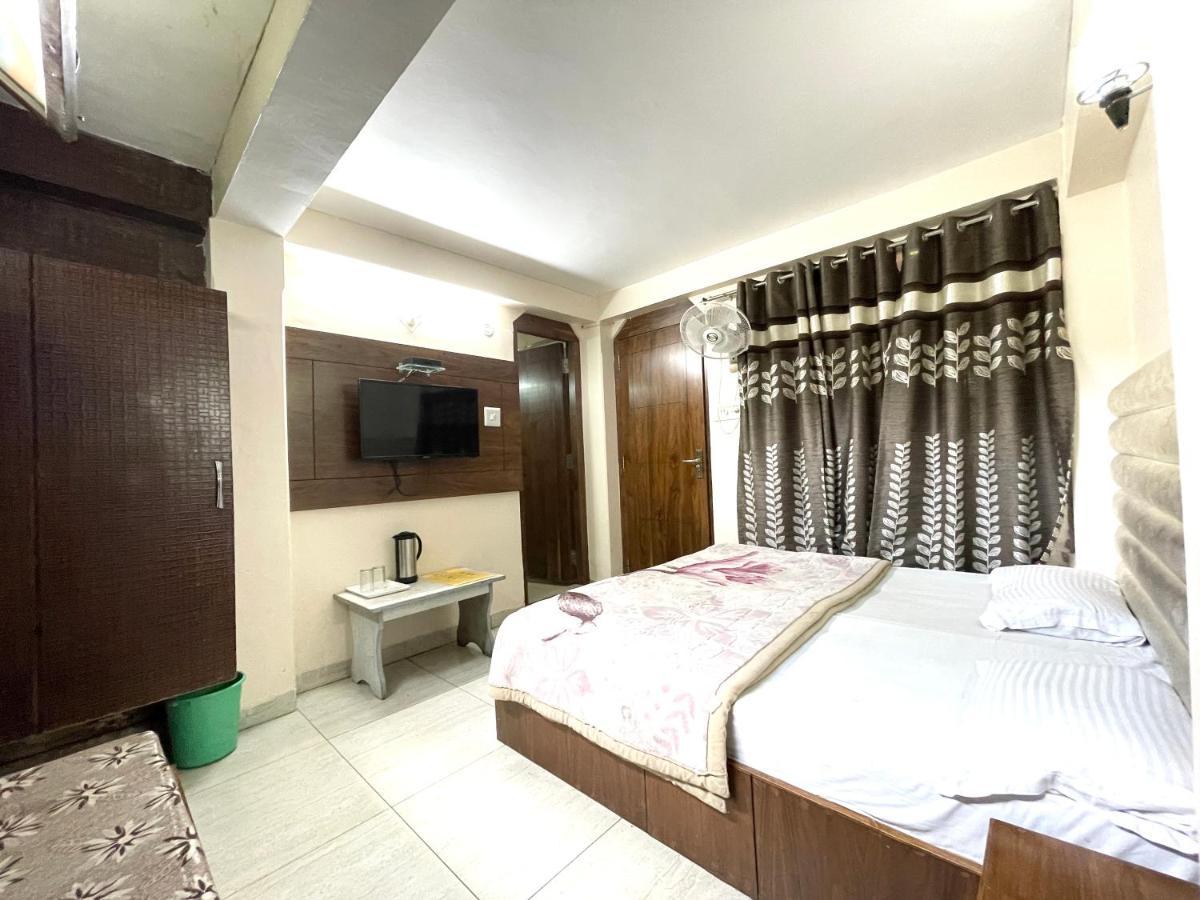 Hotel Prince ! Nainital Mall Road-Prime-Location In-Front-Of-Naini-Lake Hygiene-And-Spacious-Room Eksteriør billede