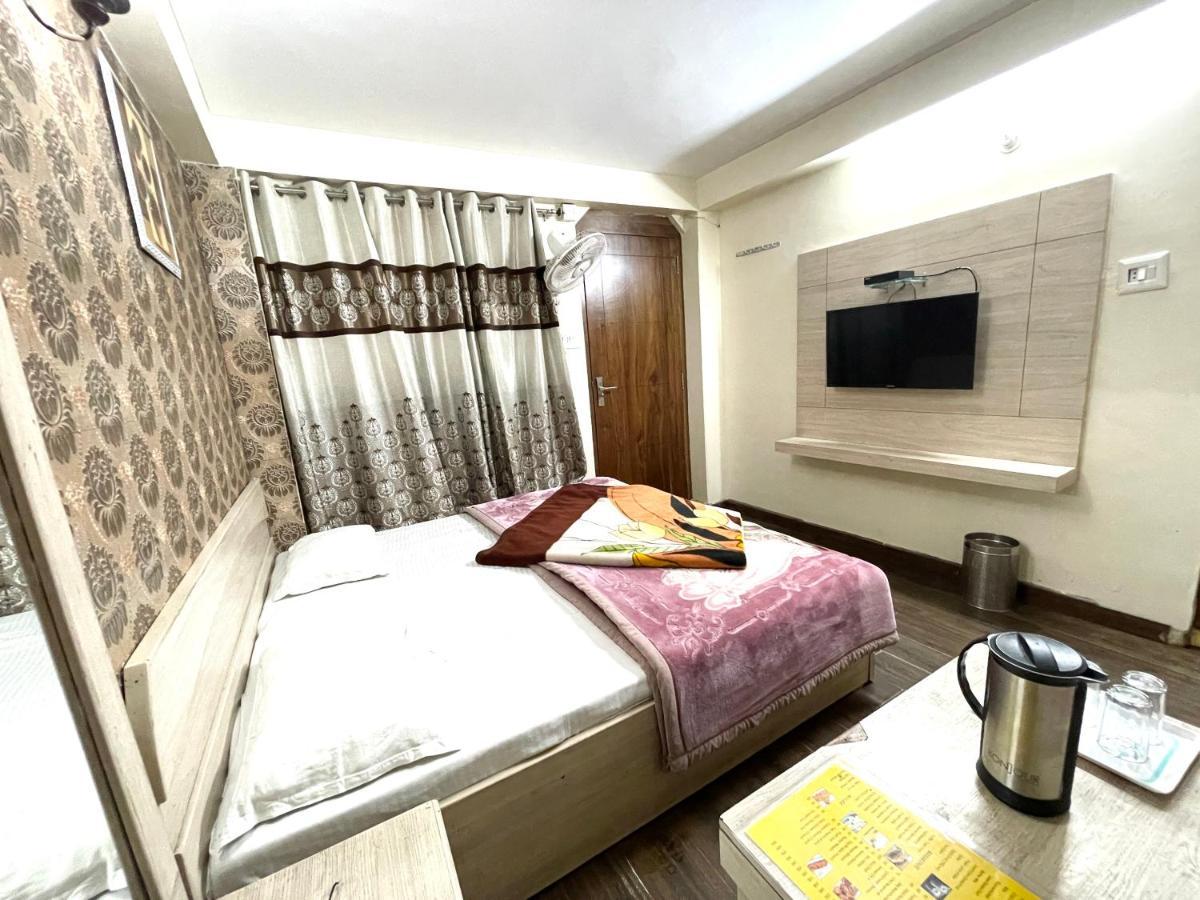 Hotel Prince ! Nainital Mall Road-Prime-Location In-Front-Of-Naini-Lake Hygiene-And-Spacious-Room Eksteriør billede