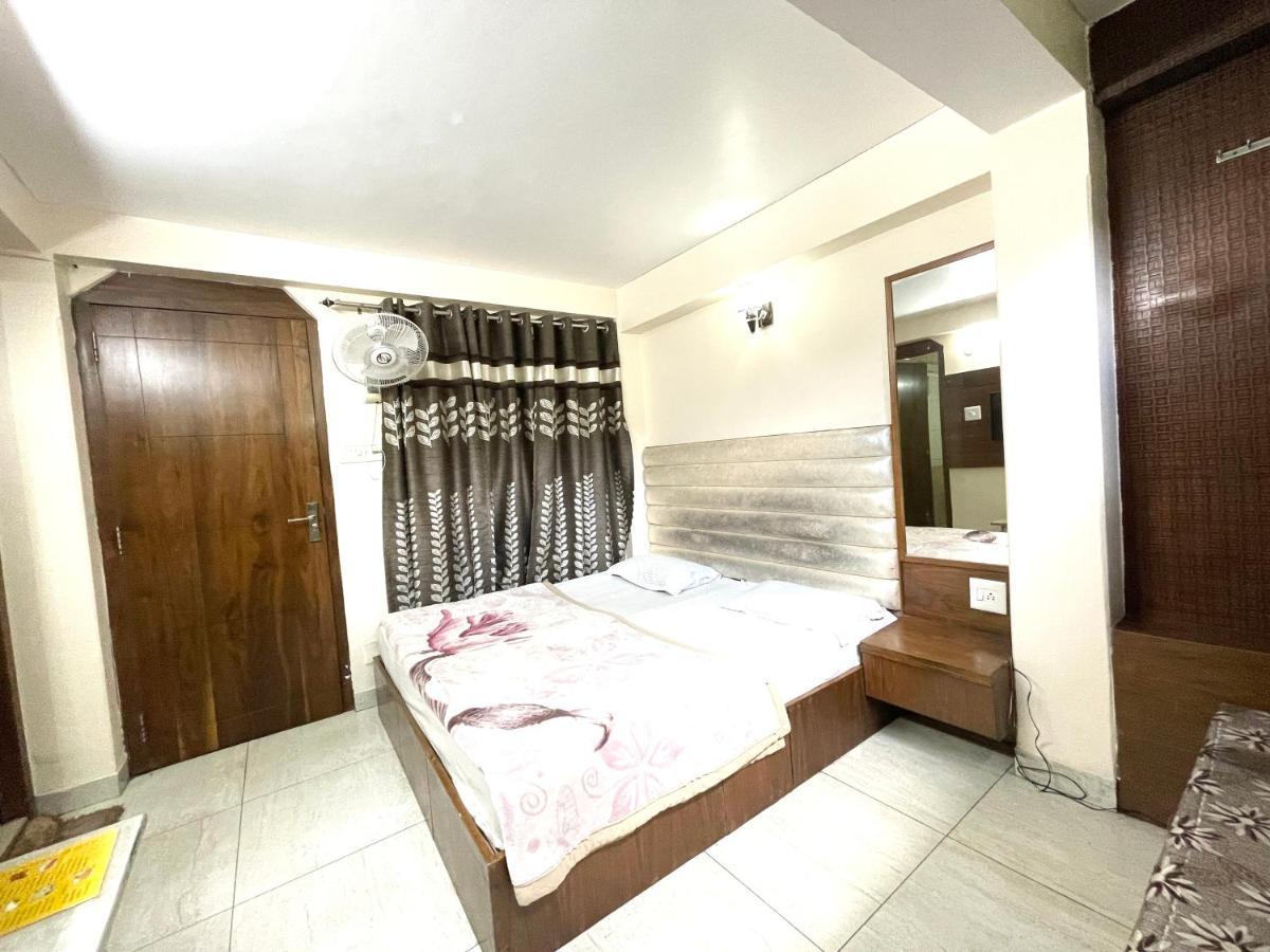 Hotel Prince ! Nainital Mall Road-Prime-Location In-Front-Of-Naini-Lake Hygiene-And-Spacious-Room Eksteriør billede