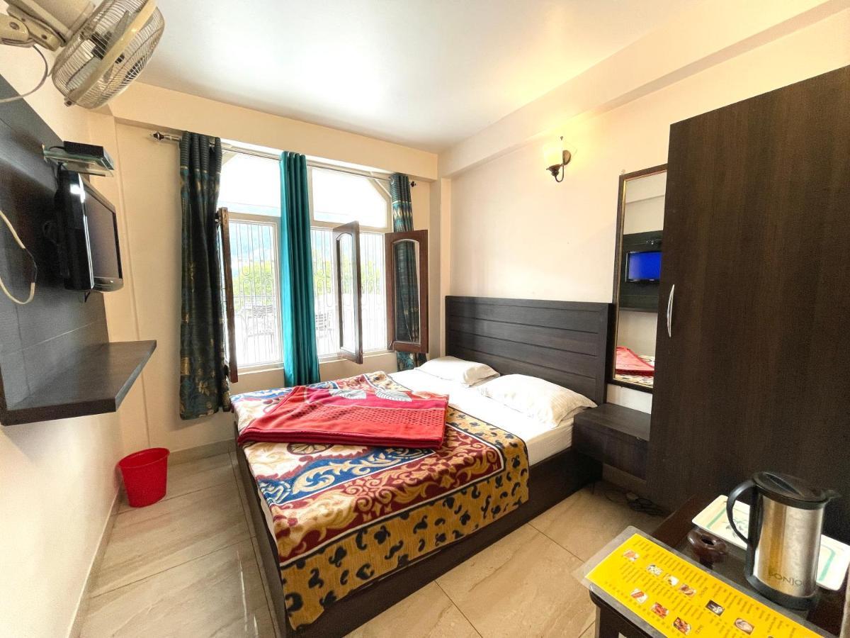 Hotel Prince ! Nainital Mall Road-Prime-Location In-Front-Of-Naini-Lake Hygiene-And-Spacious-Room Eksteriør billede